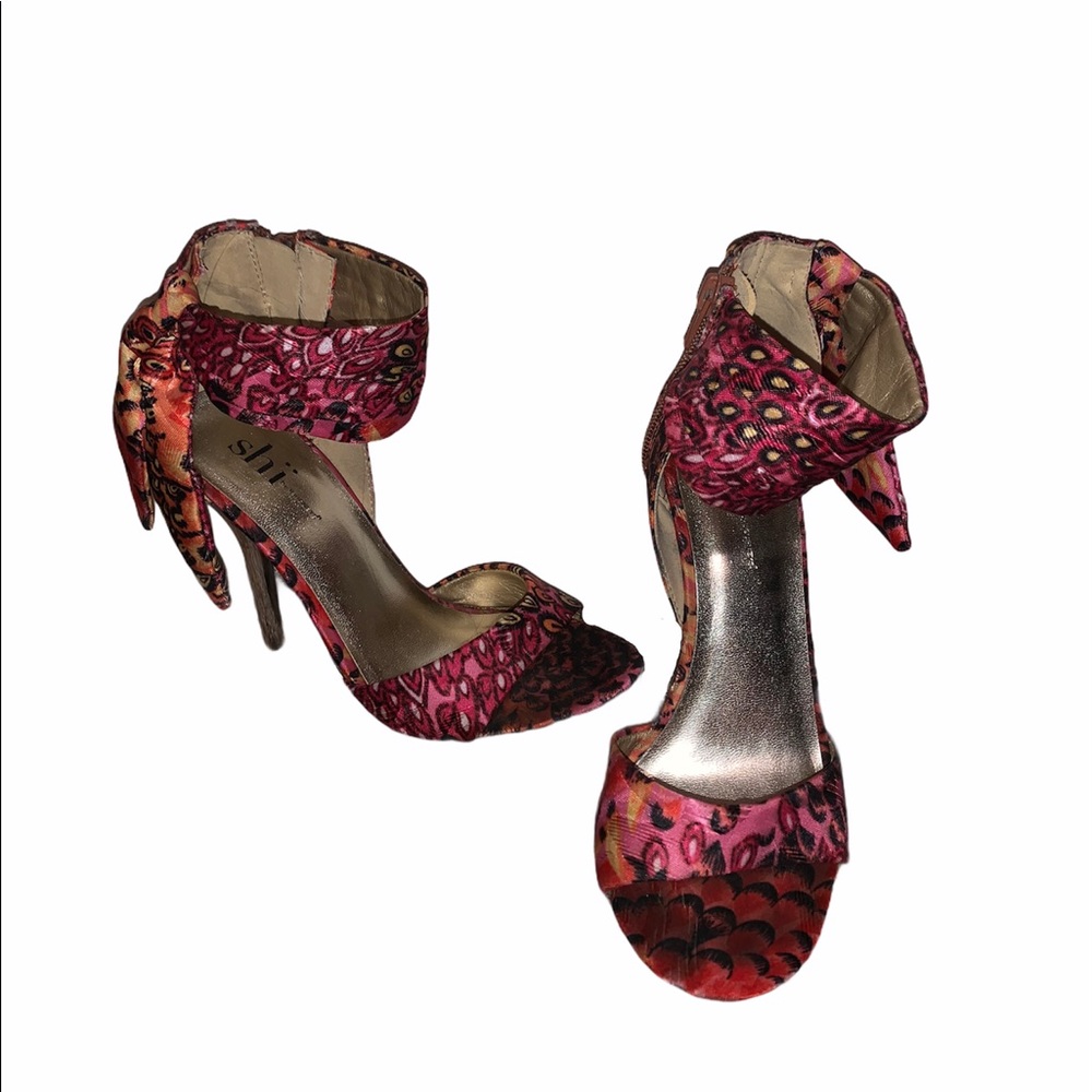 Peacock Style Heels with Ankle Cuff